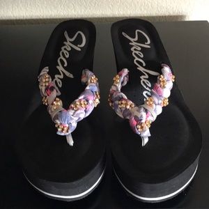 Sketchers wedge slip on thong shoe size 8